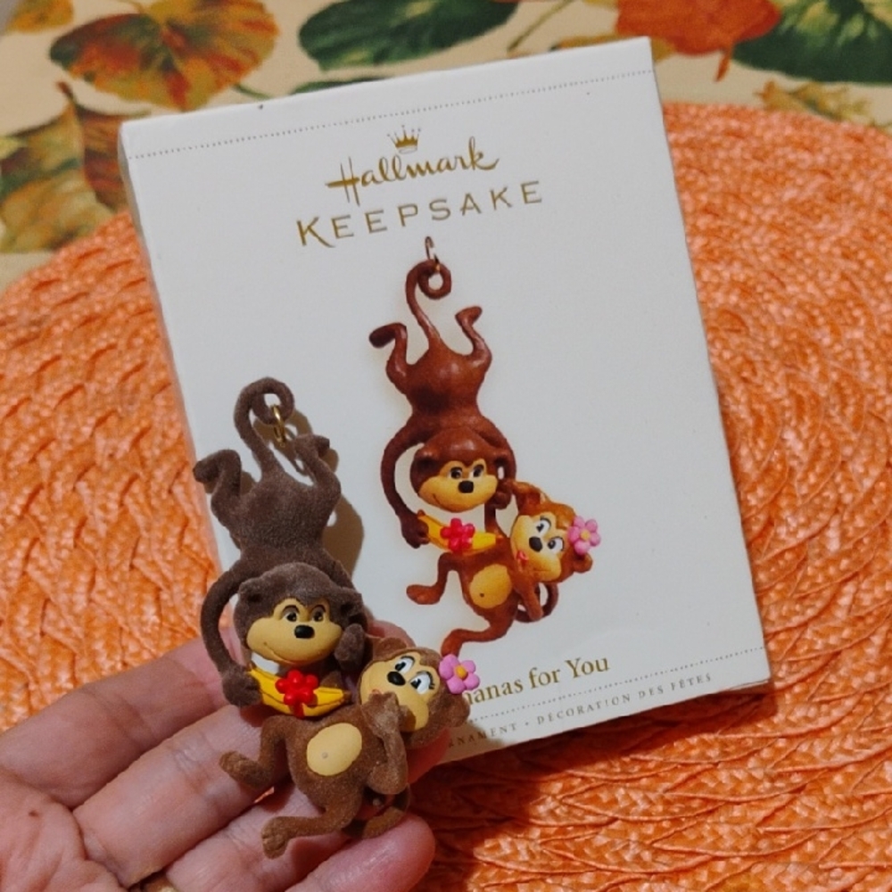 Hallmark Keepsake 2006 Bananas for You 🐒🐒 Ornament